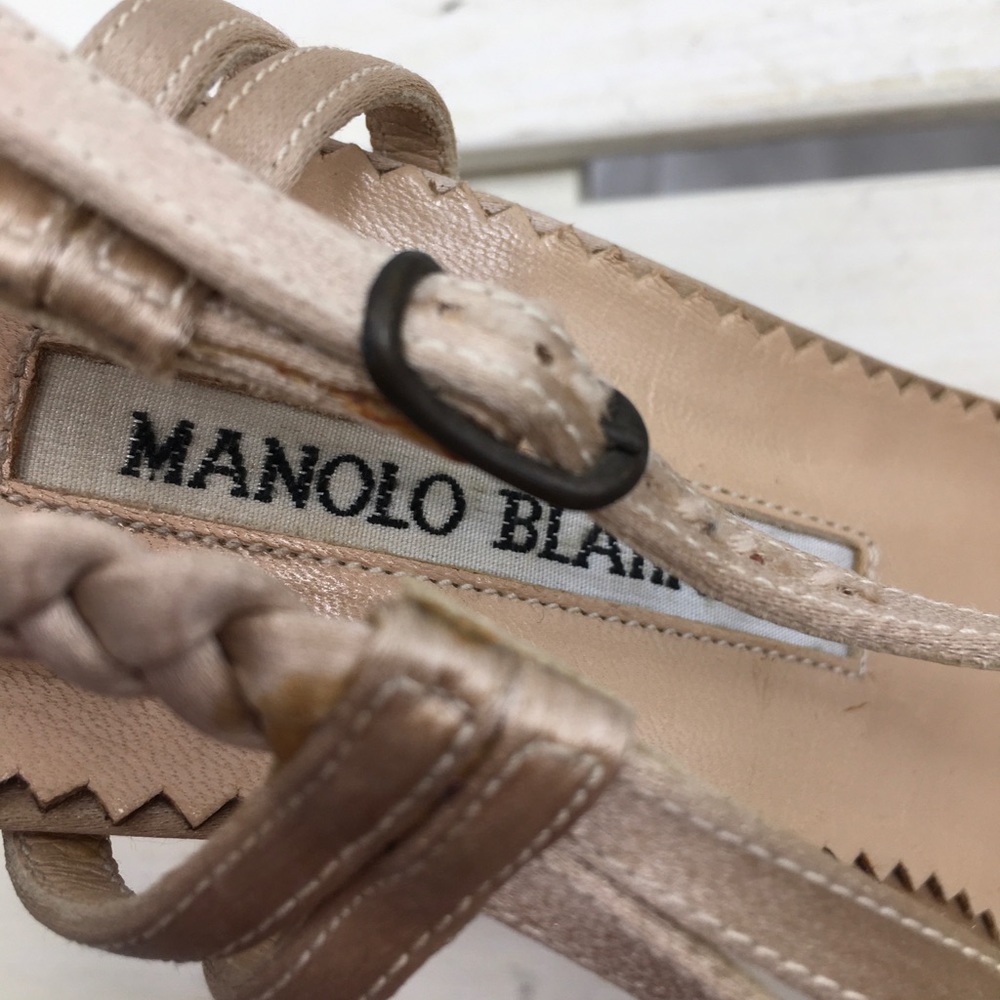 - ⬇️$225 Manolo Blahnik Heels 8 - Picture 5 of 16